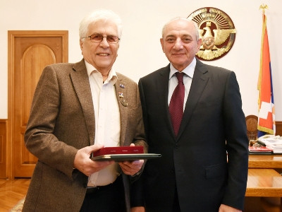 Artsakh President meets with Robert Amirkhanyan