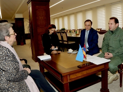 Armenian defense minister meets with new Head of EU Delegation