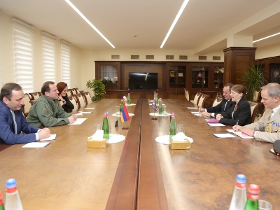 Armenia MOD meets with Charge d'Affaires of British Embassy