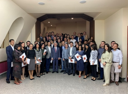 Armenia 3rd President hands certificates to Andranik Margaryan School of Politics alumni