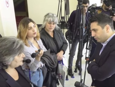 Քննչական կոմիտեն խաղի մեջ է. էդ քննիչներին պետք է վերացնել, էդ զիբիլը մաղեն. մահացած զինծառայողի մայրը՝ Ալեն Սիմոնյանին