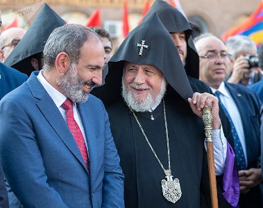 «Հրապարակ». Եկեղեցականները Փաշինյանի առջեւ դնելու են «հայ եկեղեցու պատմության» հարցը. «կան նաեւ կոմֆորմիստներ»
