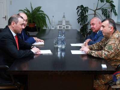 Artsakh Defense Army commander receives Armenia Security Council Secretary