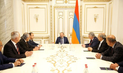 Armenia PM receives members of Armenian Democratic Liberal Party (Ramgavar)