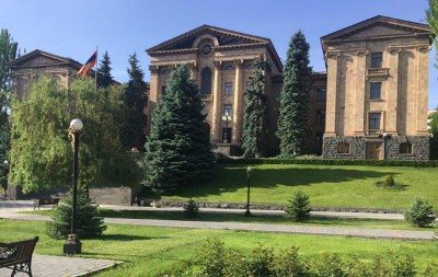 Newspaper: Armenia MPs’ hold heated closed meeting with Europeans