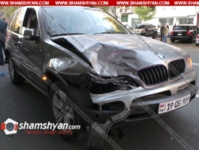 Երևանում բախվել են BMW X5-ը և Honda Fit-ը, վերջինս էլ բախվել է կայանված Porsche Cayenne-ին. Վիրավորներից մեկը երեխա է