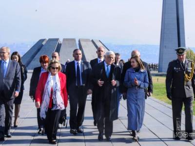 Greece President visits Tsitsernakaberd Armenian Genocide Memorial Complex