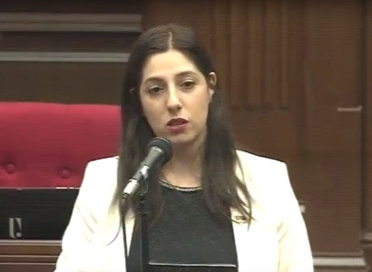 ԱԺ-ն փամփլիկների, փափկասունների տեղ չի. Ձեզ պետք է հարցնեմ՝ սա պիտակավորում է, թե՞ ոչ. Բագրատյանը՝ Հռիփսիմե Գրիգորյանին