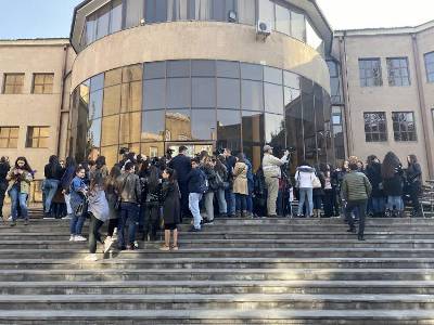 «Հրապարակ». Պատմության ու բանասիրականի դեկաններին ԵՊՀ ռեկտորի ԺՊ-ն հիշեցրել է, որ թոշակի տարիքի են