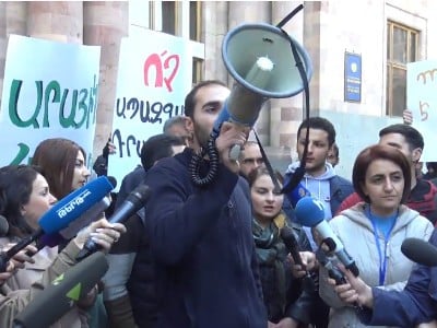Protest rallies being held near Armenian Government building