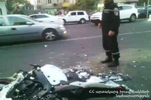 «Երևան մոլ»-ի մոտ մեքենան բախվել է մոտոցիկլետին․ կա տուժած