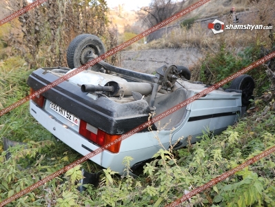 Հրազդանի կիրճում «ՎԱԶ 2109»-ը «Ֆլորենս» ռեստորանի մոտ գլխիվայր հայտնվել Է գետում. կան վիրավորներ (ֆոտո)
