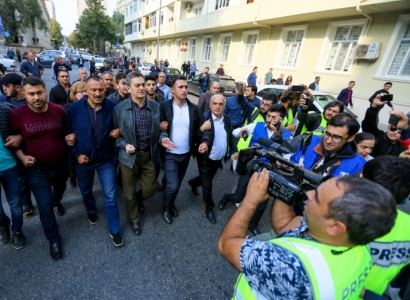 Ադրբեջանում տասնյակ լրագրողներ հետապնդման են ենթարկվել ընդդիմության հանրահավաքը լուսաբանելու համար
