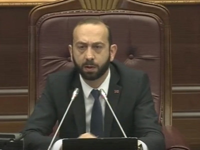 «Դուք չէ, որ մեզ պետք է անընդհատ հիշեցնեք». Արարատ Միրզոյանին դուր չեկավ Ուրիխանյանի արտահայտությունը
