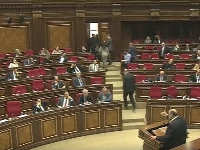 Armenia parliament majority faction MPs leave sessions’ hall