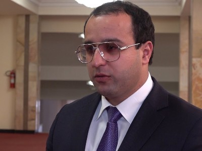 «Ինչքան քիչ խոսեն, այնքան լավ». Հայկ Սարգսյանը՝ միասեռականների կողմից երեխա որդեգրելու նախագծի մասին