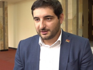 «Ես եմ որոշում՝ աշխատասենյակում ծխե՞մ, թե՞ ոչ». Սիփան Փաշինյան