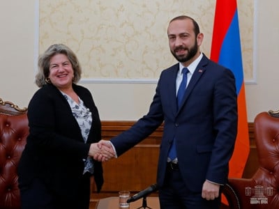 Armenia parliament speaker has a farewell meeting with outgoing Greek ambassador