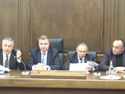 Այ քեզ բան, չհասկացա, նախկինում վարկեր էինք վերցնում, հիմա փողը կա, չենք կարողանում ծախսելու տեղը գտնե՞նք. Մելքումյան