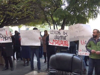 ARF youth holding protest in front of Armenian government building