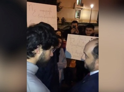 ARF Dashnaktsutyun youth in Paris meet Armenia education minister with protest