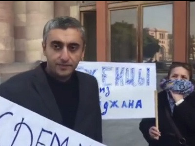 Azerbaijan refugees hold protest in front of Armenia government building