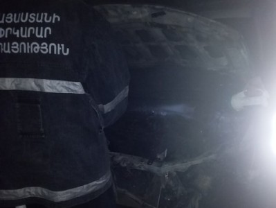 Աբովյանում Toyota Corolla մակնիշի մեքենա է այրվել