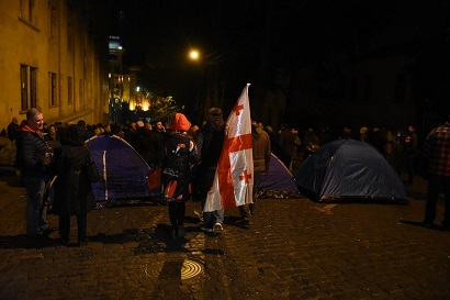 Georgia protesters block access to parliament