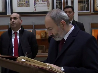 Armenia PM visits Mekhitarist congregation monastery in Venice