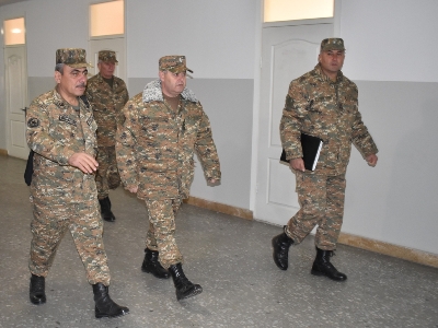 Armenian army's general staff chief visits military unit
