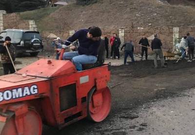 «Հրապարակ». Փաշինյանն ասֆալտին է փռում, իսկ նրա եղբորորդին ասֆալտ է փռում. շինարարական եռուզեռ՝ Իջեւանում