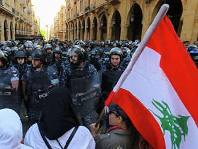 Clashes occur in Beirut between anti-government demonstrators and Shiites