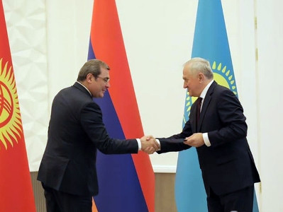 Դավիթ Անանյանը Տաշքենդում պարգեւատրվել է
