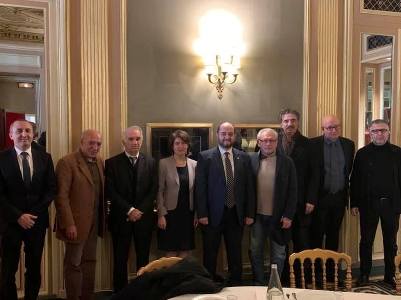 Education and culture minister meets with Armenian cultural figures in Paris