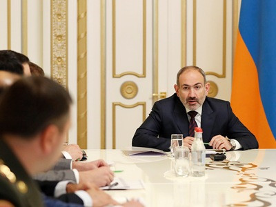 Armenia PM holds consultation over procedure for supplying food to servicemen