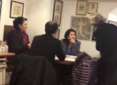 Թբիլիսիում բողոքի ցույցի մասնակիցները թույլ չեն տվել Վրաստանի նախագահին ընթրել