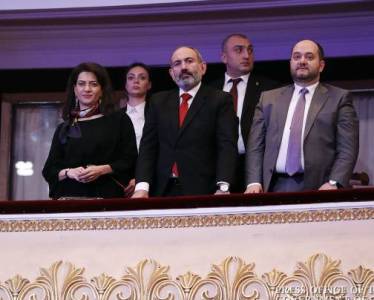 «Հրապարակ». Վարչապետի կողքին կանգնելն արդեն զորակցության նշան է. ԿԳՄՍ նախարարը խուսափում է հանդիպումից