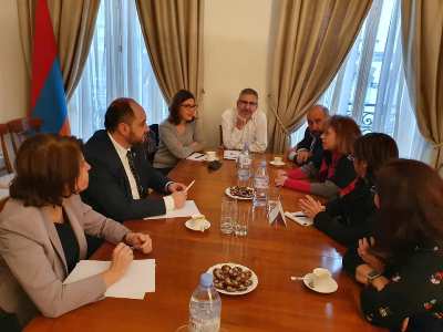 Armenia education minister meets with heads of several Armenian schools in France