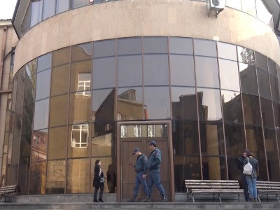 Yerevan State University Armenian philology faculty students resume boycotting classes