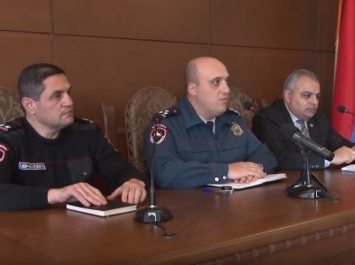 Ոստիկանությունում քննարկել են վարորդ-ուղեւոր միջանձնային հարաբերությունները, վարորդների տեսքը, ծխելու փաստը