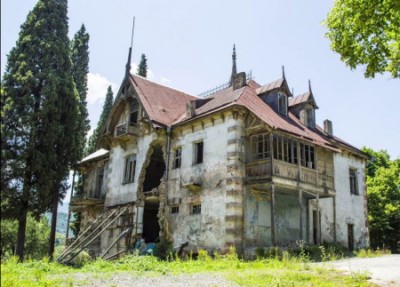 «Փաստ». Արամյանցի տան թնջուկը մնում է օդում կախված. Դղյակը հնարավոր է՝ ոչնչանա