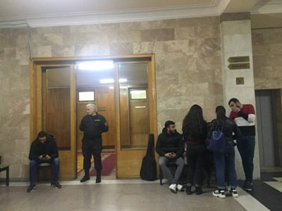 Yerevan State University Armenian philology faculty students protesting outside acting rector’s office (PHOTOS)