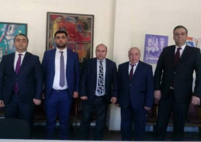 «Հրապարակ». «Կոնսոլիդացիա՝ պլյուս մեկ». Երթով Երեւանից կգնան Էջմիածին. Նախաձեռնողներից մեկը Մհեր Սեդրակյանի փեսան է