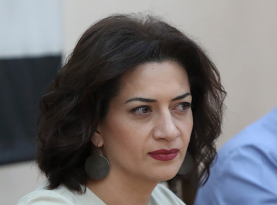 Newspaper: Enthusiasm of Armenia PM's wife's donors has declined