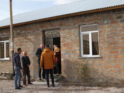 Ծովինար գյուղում Տեր-Սահակյանների ընտանիքը ՎիվաՍել-ՄՏՍ-ի աջակցությամբ բնակարանամուտ է տոնել