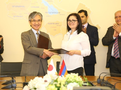 Ստորագրվել են  Մեղրի եւ Ջուջեւան  համայնքների զարգացմանն ուղղված  դրամաշնորհային պայմանագրեր