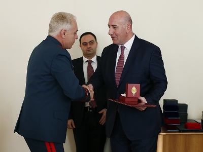 Արցախի ոստիկանության մի շարք ծառայողներ պարգեւատրվեցին շքանշաններով, մեդալներով, այլ պարգեւներով (ֆոտո)