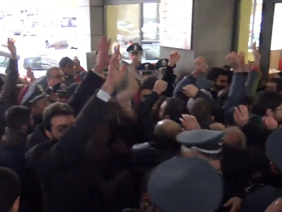 ARF-D protesters clash with police while trying to enter ministry