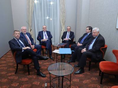 Armenia, Azerbaijan FMs to continue working together early next year