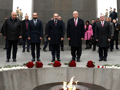 PM lays flowers at Armenian Genocide Memorial in victims’ memory